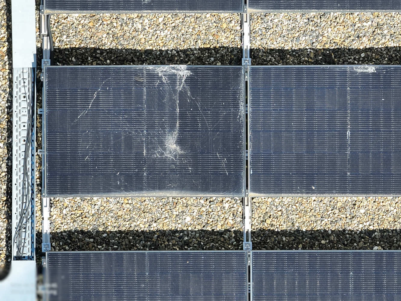Sichtprüfung einer Photovoltaikmoduloberfläche